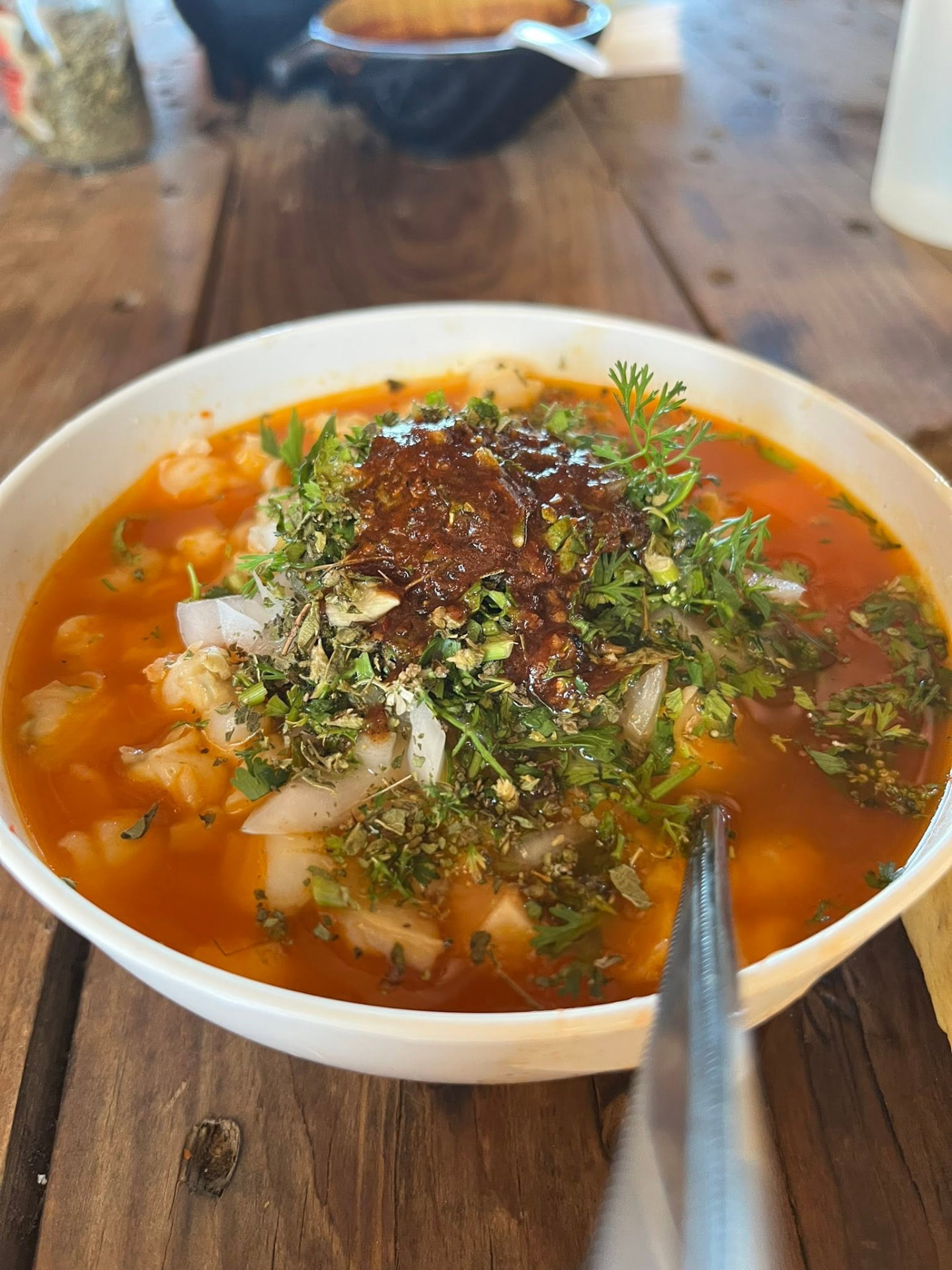 Menudo estilo campirano recién servido